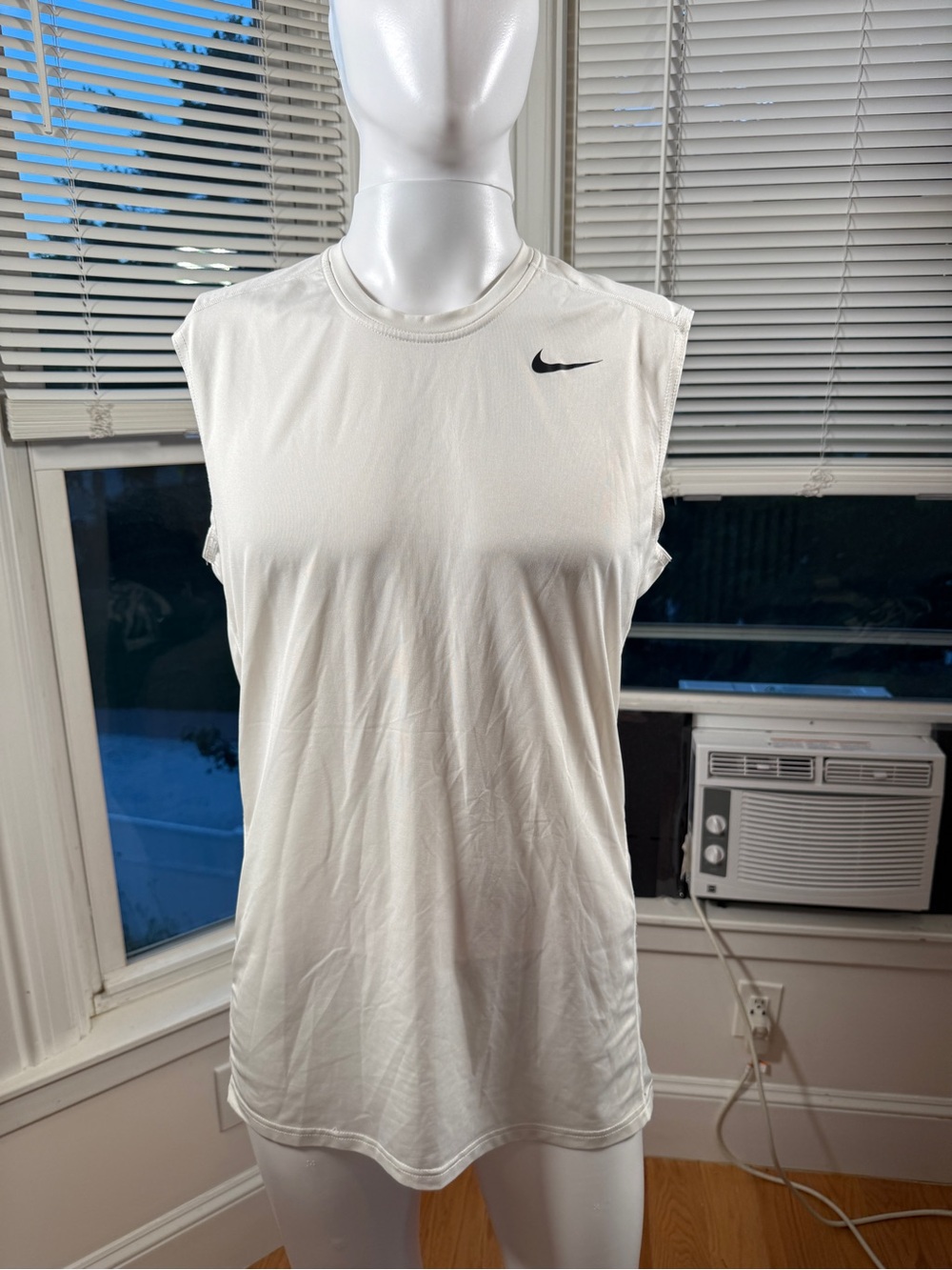 Nike Dri-FIT White Sleeveless Training Shirt Men’s Medium 💪⚡